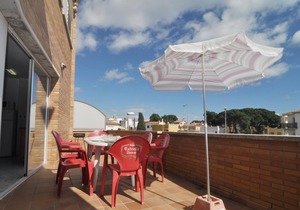 APARTMENT WITH POOL 2 MINUTES, ON FOOT, FROM THE BEACH.