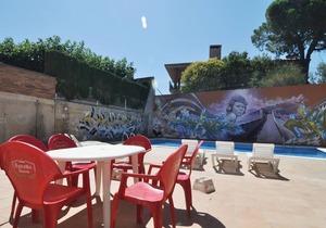 APARTMENT WITH POOL 2 MINUTES, ON FOOT, FROM THE BEACH.