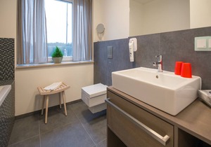 Apartment with sea view, 3 bedrooms and balcony