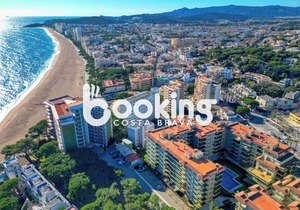 APARTMENT WITH SEA VIEW, WIFI AND COMMUNITY POOL, VERY CLOSE TO EVERYTHING