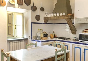apartment with swimming pool nestled in the Pontremoli hills
