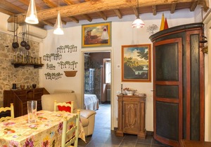 apartment with swimming pool in the Pontremoli hills