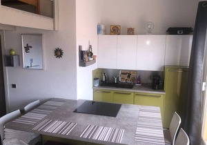 Apartment with terrace, sleeps 4, near beach, parking