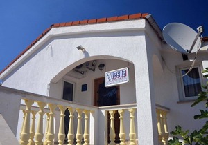 Apartment with terrace, sea view, barbecue, community pool, free WiFi, air conditioning