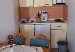 Apartment with terrace, sea view & grill, community pool, free WiFi