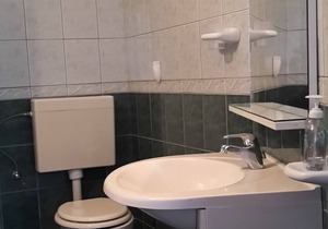 Apartment with terrace, sea view & grill, community pool, free WiFi