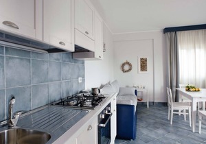 Apartment with terrace. Shared pool. 150 metres from beach