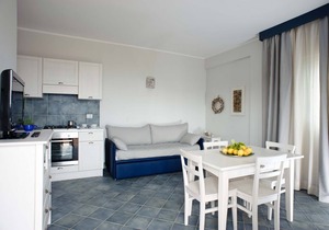 Apartment with terrace. Shared pool. 150 metres from beach