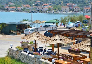 Apartments Anamarija, (14980), Vinišće, Croatia