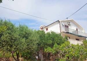 Apartments and rooms Mira Room