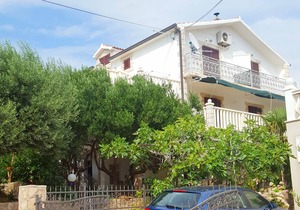 Apartments and rooms Mira Studio apartment