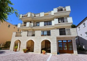 Apartments and rooms with parking space Duce, Omis - 10303