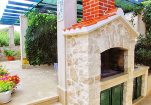Apartments Ennio, (11485), Povlja, hr