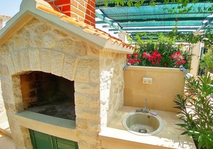Apartments Ennio, (9948), Povlja, hr