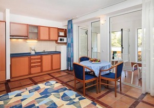 Apartments Fontana in Jelsa, with pool