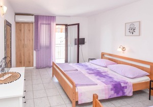 Apartments Garoful (82851-A5) - Sv. Filip i Jakov
