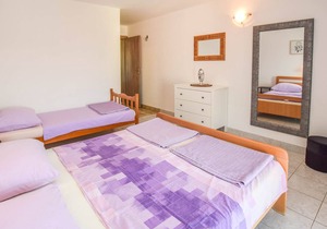 Apartments Garoful (82851-A6) - Sv. Filip i Jakov