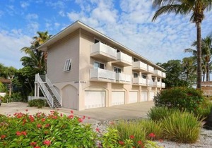 Apartments in Holmes Beach, FL, USA