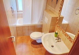 Apartments Ivan, (8796), Basina, Croatia