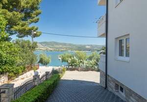 Apartments Janja (30131-A8) - Arbanija (Ciovo)