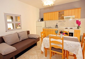 Apartments Mara, (12240), Supetar, Croatia