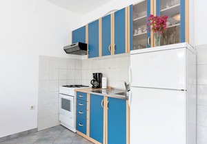 Apartments Mirko, (11847), Vinišće, Croatia