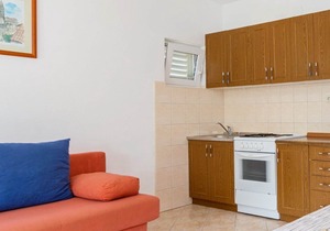 Apartments Mirko, (11848), Vinišće, Croatia