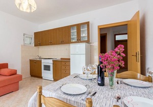 Apartments Mirko, (11848), Vinišće, Croatia