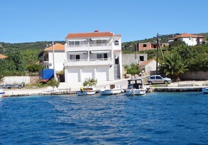 Apartments Mirko, (11848), Vinišće, Croatia