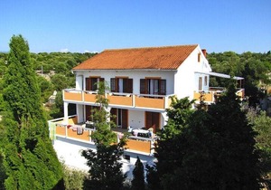 Apartments Zora, Lun