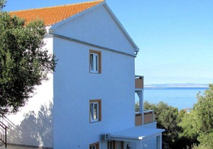 Apartments Zora, Lun
