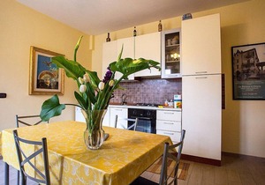 Appartamento Ermes C: A welcoming apartment situated at a short distance from the beach, with Free WI-FI.