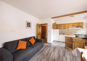 Appartamento Primavera 1 with Mountain View, Wi-Fi, Balcony & Garden