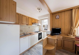 Appartamento Primavera 1 with Mountain View, Wi-Fi, Balcony & Garden