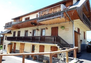 Appartement 2* au 1er étage d'une maison traditionnelle, central, près des pistes et commerces - FR-1-618-6