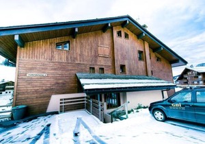 Appartement 2 Pièces Cabine avec Balcon Sud - Proche Pistes et Commerces - FR-1-241-188