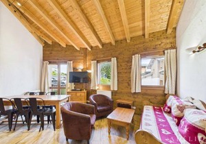 Appartement 4 Pièces au Centre de la Station, Proche Remontées Mécaniques, Parking et Balcon Est - FR-1-398-521