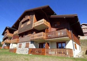Appartement 5 pièces, skis aux pieds, près des Saisies - 9 personnes, balcon, parking inclus - FR-1-594-216
