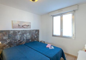 Appartement climatisé avec terrasse, à 50m de la plage et proche commerces, gare et centre-ville. - FR-1-466A-9