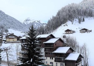Appartement cosy 2 étoiles avec balcon et piscine – Idéal pour 4/5 pers. proche station de ski - FR-1-342-250