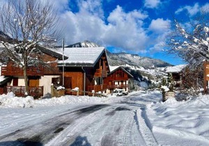 Appartement cosy avec balcon, au pied des pistes, piscine, parking, à Flumet - FR-1-505-110
