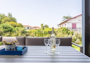 Appartement de standing à 500m de l'Océan avec terrasse, jardin et parking à Guéthary - FR-1-4-583
