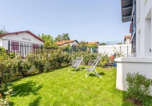 Appartement de standing à 500m de l'Océan avec terrasse, jardin et parking à Guéthary - FR-1-4-583