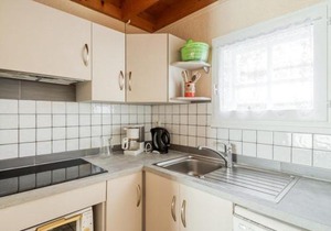 Appartement T3 6 pers avec jardinet, BBQ, proche thermes, parking privé, 3 stations de ski à proximité - FR-1-402-9