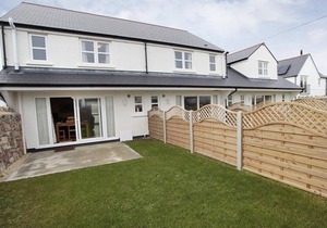 Apricot Cottage - Two Bedroom House, Sleeps 4