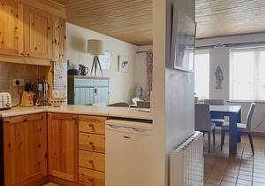 Apt 235 - Roundstone - sleeps 4 guests in 2 bedrooms