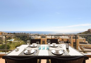 Apt with spacious terrace with amazing sea views, pool, 8 min drive to beach!