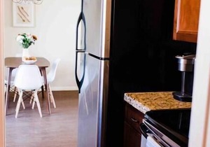 Arcadia Condo with a Pool! Perfect Location!
