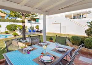 Armacao de Pera Villa Sleeps 6 with Pool Air Con and WiFi
