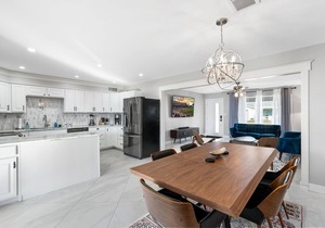 Art Lovers' Retreat |Pool-Golf-Minutes to Old Town
